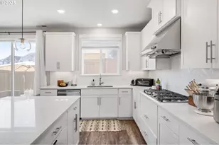 2945 NW Grace Terrace, Portland, OR 97229 - Photo 9