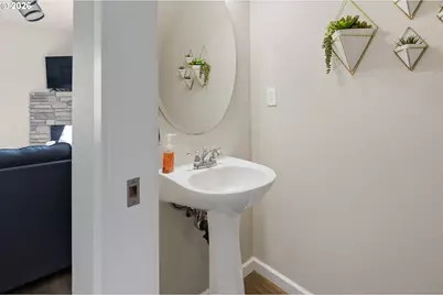 17925 SW Brisk Ln, Beaverton, OR 97007 - Photo 9