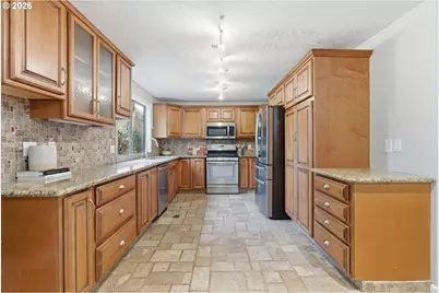 5585 NW Peregrine Pl, Portland, OR 97229 - Photo 13