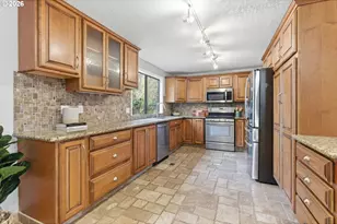 5585 NW Peregrine Pl, Portland, OR 97229 - Photo 15