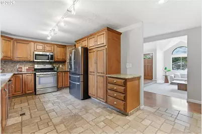 5585 NW Peregrine Pl, Portland, OR 97229 - Photo 15