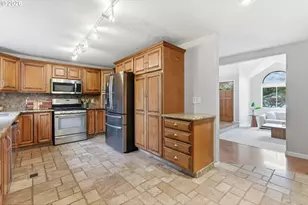 5585 NW Peregrine Pl, Portland, OR 97229 - Photo 15