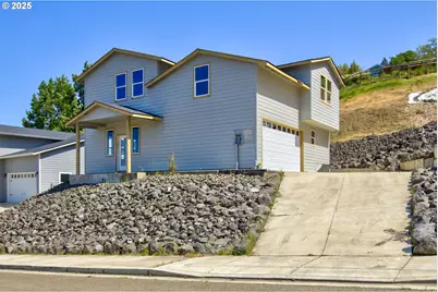 1030 Forest Heights St, Sutherlin, OR 97479 - Photo 1