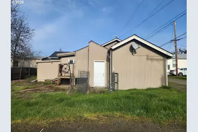 1337 NE Freemont Ave, Roseburg, OR 97470 - Photo 1