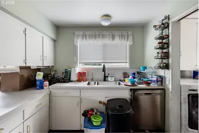 830 Deal St, Junction City, OR 97448 - Photo 5