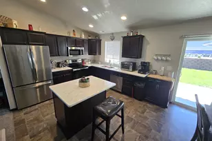 398 Sparrow Ave, Umatilla, OR 97882 - Photo 5