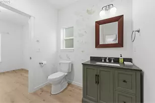 5592 Burnett Ave, Eugene, OR 97402 - Photo 13
