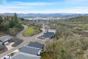 1810 NE Alameda Ave, Roseburg, OR 97470 - Photo 39