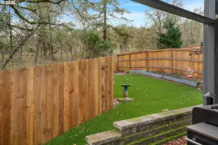 1810 NE Alameda Ave, Roseburg, OR 97470 - Photo 35