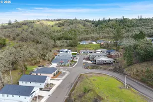 1810 NE Alameda Ave, Roseburg, OR 97470 - Photo 37