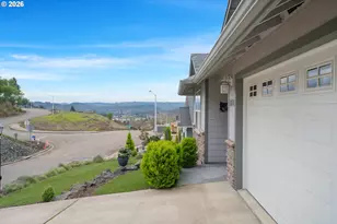 1810 NE Alameda Ave, Roseburg, OR 97470 - Photo 45