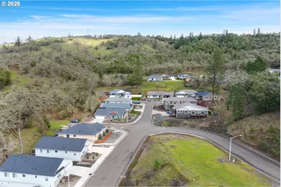 1810 NE Alameda Ave, Roseburg, OR 97470 - Photo 41