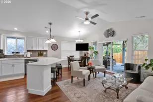 1810 NE Alameda Ave, Roseburg, OR 97470 - Photo 7