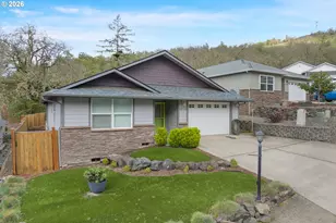 1810 NE Alameda Ave, Roseburg, OR 97470 - Photo 37