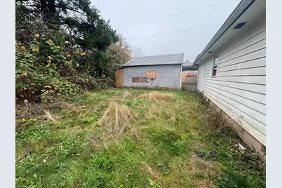 8923 SE Clinton St, Portland, OR 97266 - Photo 5