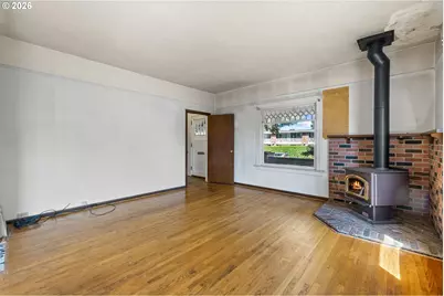 225 W Arlington St, Gladstone, OR 97027 - Photo 9