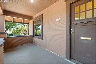 225 W Arlington St, Gladstone, OR 97027 - Photo 5