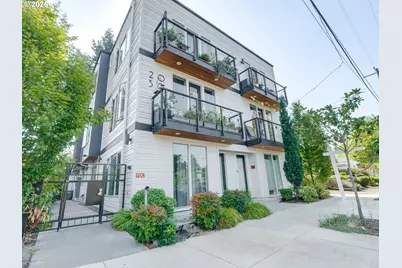 2050 N Killingsworth St #11, Portland, OR 97217 - Photo 1