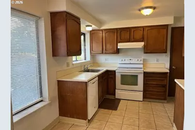 205 E Foothills Dr, Newberg, OR 97132 - Photo 9