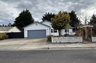 3932 Spruce St, Florence, OR 97439 - Photo 1