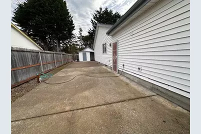 3932 Spruce St, Florence, OR 97439 - Photo 23