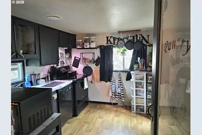 1817 Vine St, Sweet Home, OR 97386 - Photo 9