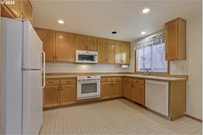 1722 Hartford Dr, Forest Grove, OR 97116 - Photo 9