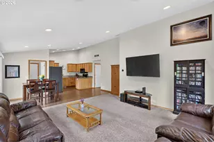 209 Pioneer Dr, Silverton, OR 97381 - Photo 11