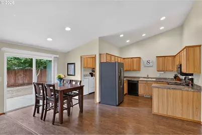 209 Pioneer Dr, Silverton, OR 97381 - Photo 5