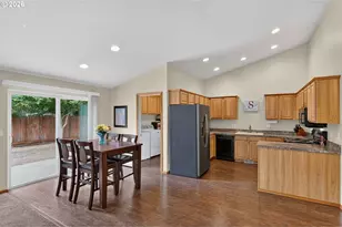 209 Pioneer Dr, Silverton, OR 97381 - Photo 5