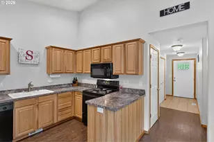 209 Pioneer Dr, Silverton, OR 97381 - Photo 3