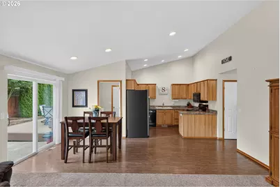 209 Pioneer Dr, Silverton, OR 97381 - Photo 9