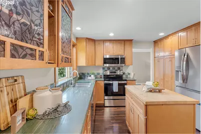 17580 NW Woodmere Ct, Beaverton, OR 97006 - Photo 9