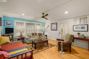 2076 NW Johnson St, Portland, OR 97209 - Photo 3