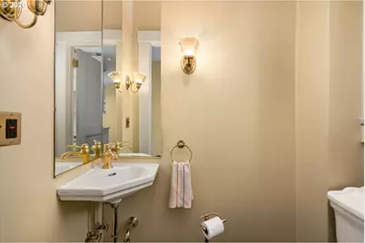 2141 NW Davis St #301, Portland, OR 97210 - Photo 23