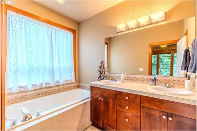 703 SE Anderson Ln, Gresham, OR 97080 - Photo 29