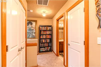 703 SE Anderson Ln, Gresham, OR 97080 - Photo 27
