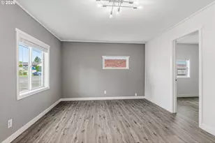 1116 N 3rd Ave, Kelso, WA 98626 - Photo 5