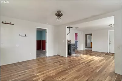 289 S 3rd St, Lebanon, OR 97355 - Photo 5