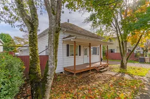 289 S 3rd St, Lebanon, OR 97355 - Photo 3