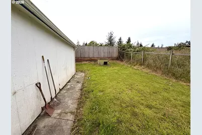 354 Radar Rd, Coos Bay, OR 97420 - Photo 21
