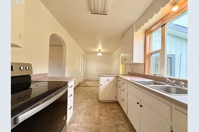 354 Radar Rd, Coos Bay, OR 97420 - Photo 5