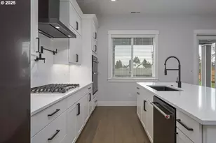 15217 S E Towers Ter, Milwaukie, OR 97267 - Photo 13