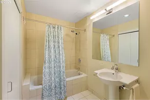 922 NW 11th Ave, Portland, OR 97209 - Photo 35