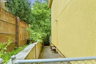 839 SW Broadway Dr, Portland, OR 97201 - Photo 25