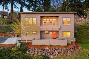 591 NE Grandview Blvd, White Salmon, WA 98672 - Photo 1