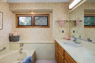 863 Fairway View Dr, Eugene, OR 97401 - Photo 21