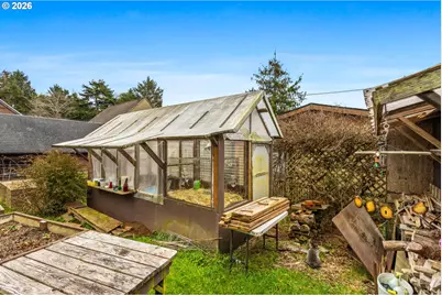 1822 SE 2nd St, Lincoln City, OR 97367 - Photo 27