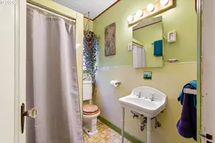 1822 SE 2nd St, Lincoln City, OR 97367 - Photo 17