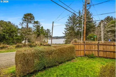 1822 SE 2nd St, Lincoln City, OR 97367 - Photo 5